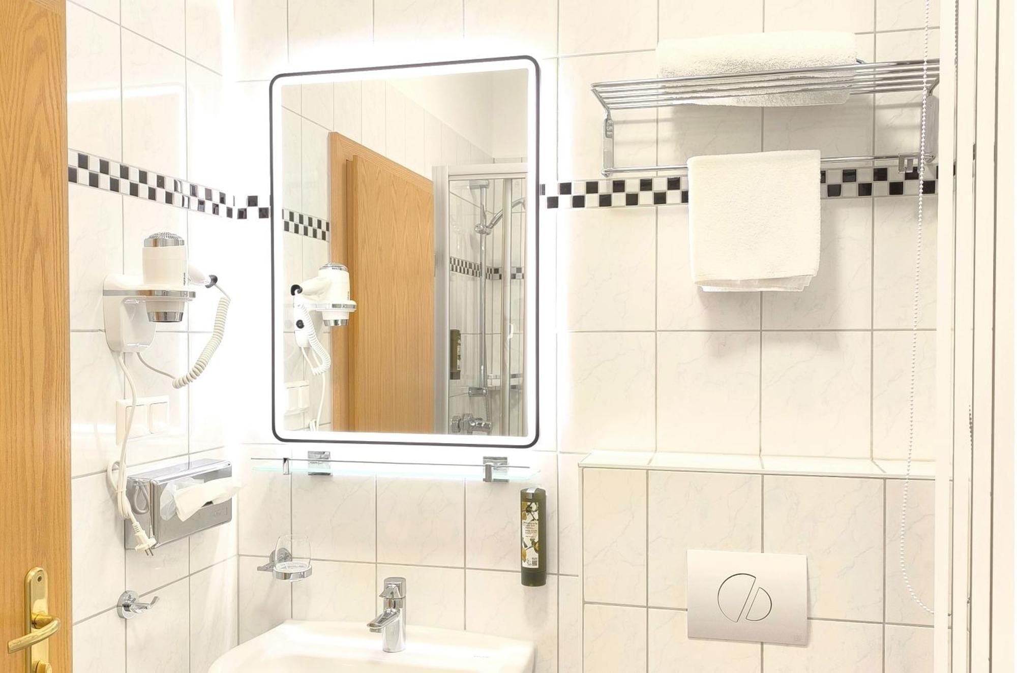 Hotel Burgas Stassfurt Ngoại thất bức ảnh